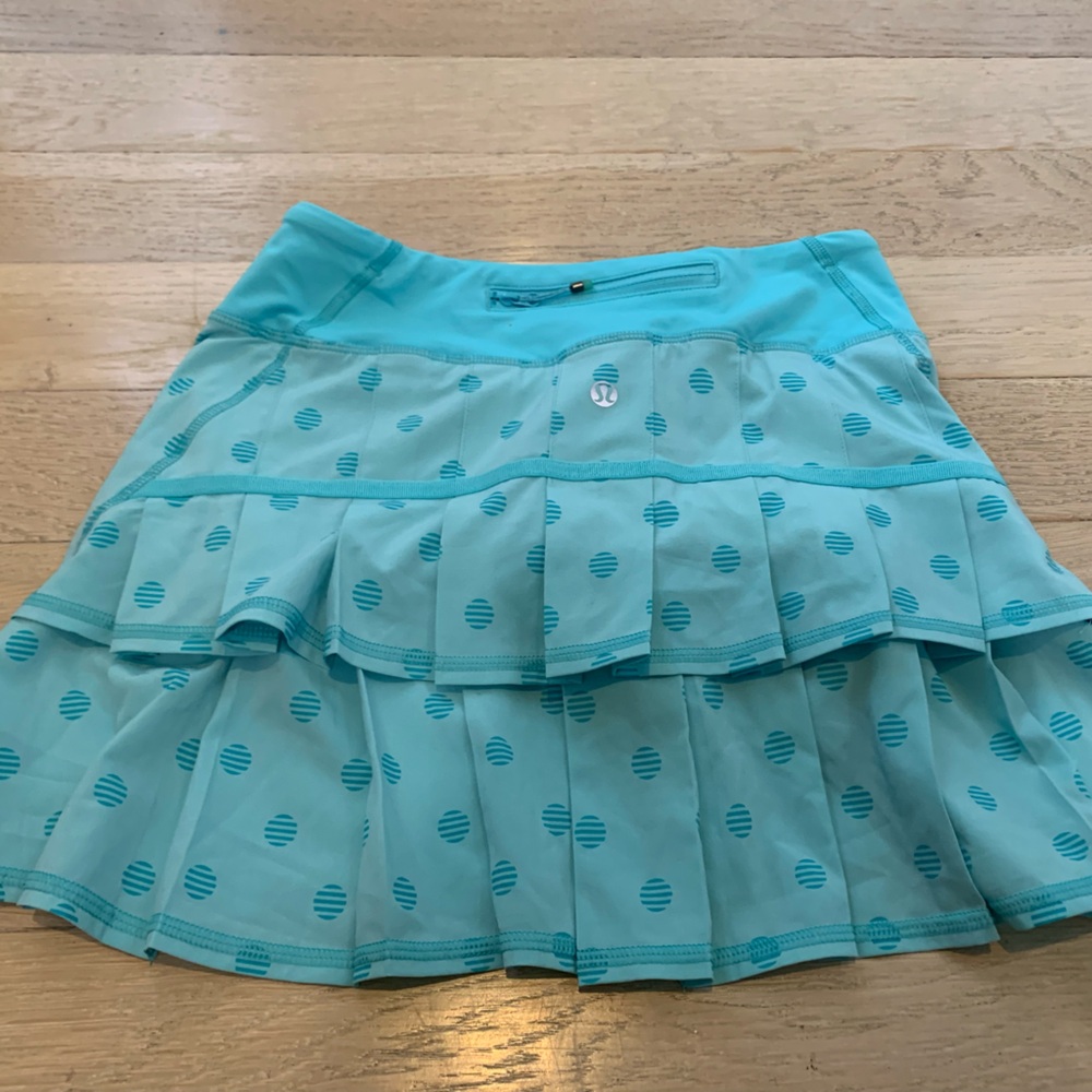 blue lululemon polka dotted skirt